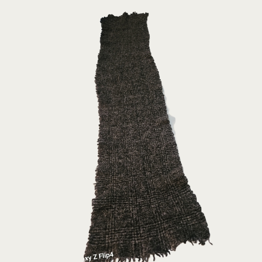 Made In Italy Black and White Knit Scarf, EUC - Picture 8 of 11